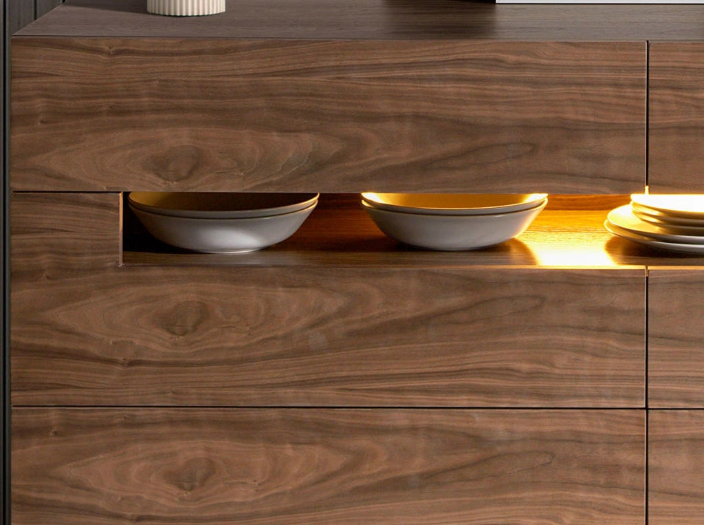 Credenza in noce e acciaio lucido con illuminazione interna