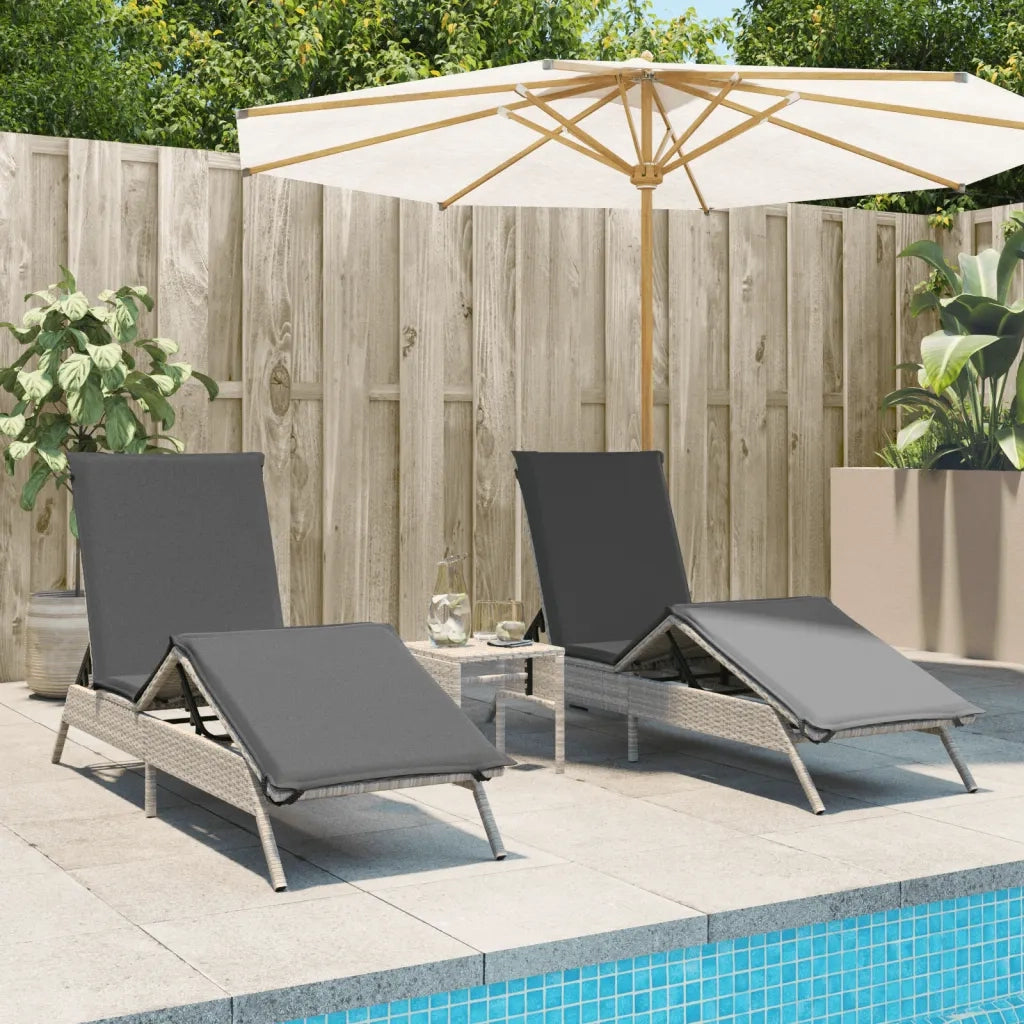 Lettini Prendisole 2pz con Tavolino Grigio Chiaro in Polyrattan 4002715