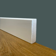 100 metri lineari di Battiscopa PREMIUM in legno MASSELLO squadrato 55x14 laccato bianco liscio