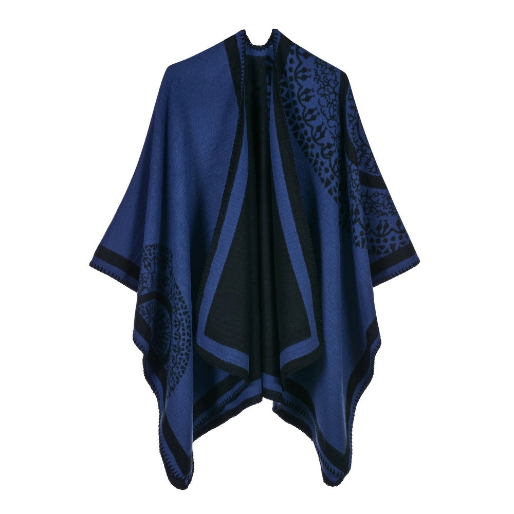 Nuova collezione di sciarpe, scialli e mantelle in cashmere in classico stile britannico per donna.
