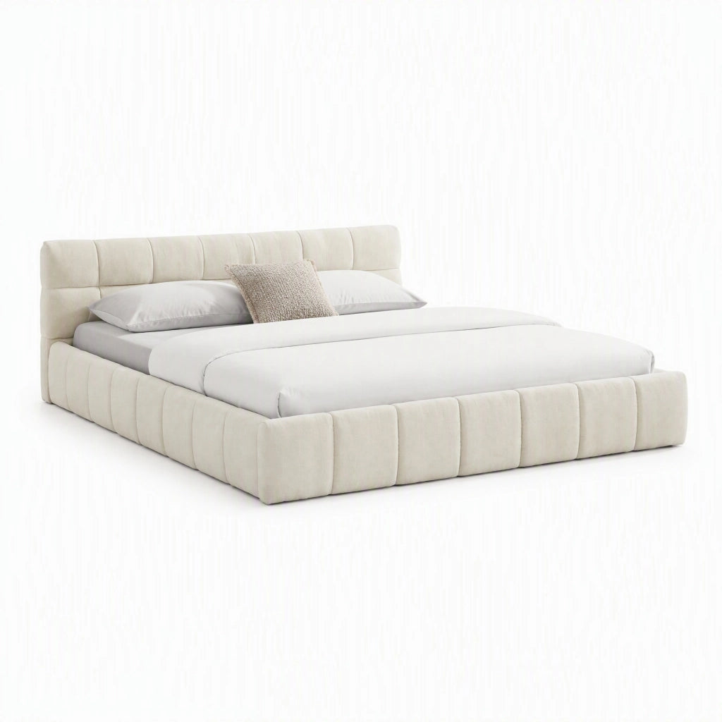 Letto matrimoniale 140x200 cm in chenille beige; con struttura in legno di eucalipto e ferro