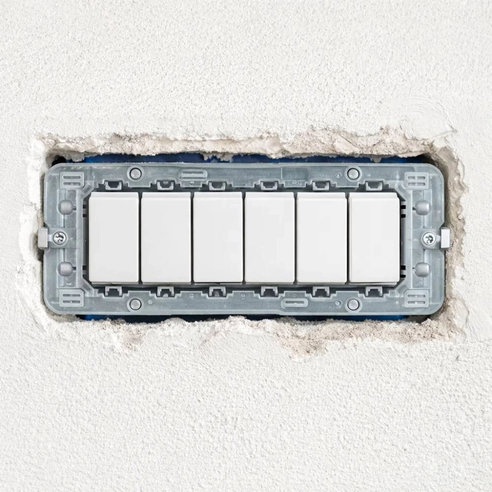 Biesse supporto per placche compatibili con bticino matix diverse modulazioni *** numero posti 6 posti, confezione 1