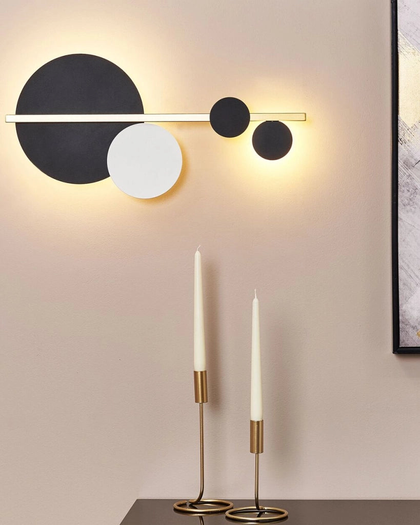Lampada a LED da parete con paralume in metallo nero e oro LED bianco caldo Illuminazione d'accento decorativa
