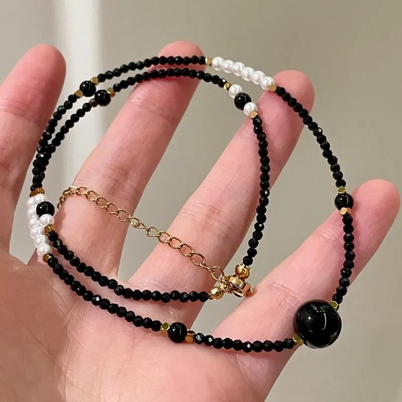 Collana fatta a mano con perle e cristalli neri, regalo di Natale o compleanno.