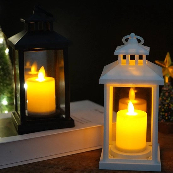 Lanterna esterna a forma di candelabro, set di due: 

- Lampada esterna a doppio strato grande con fiammifero nero (batterie non inclusa)
- Lampada esterna a doppio strato grande con oscillatore bianco (batterie non inclusa)

Senza batteria