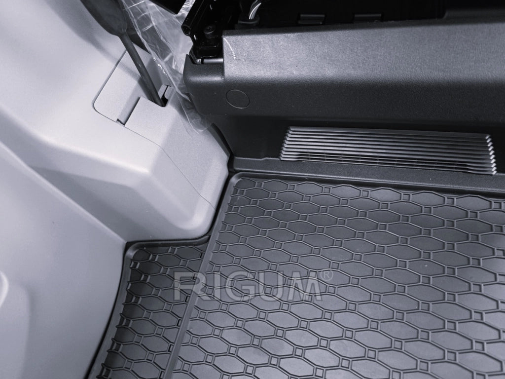 RIGUM906486 - SECONDA FILA per  Ford Transit Custom 9 posti dal 2024-, VW Transporter T7 Caravelle dal 2025-