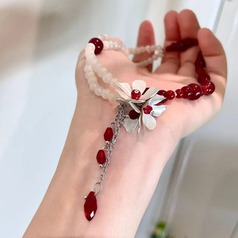 Collana con nappa di fiori di cristallo fatta a mano: gioiello a doppio strato con perline