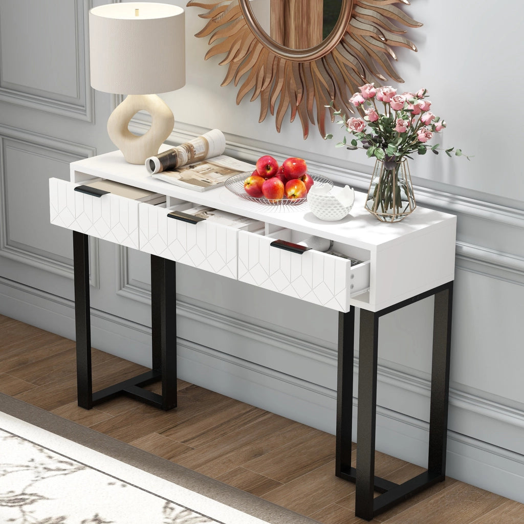 Consolle con cassetti, struttura in MDF, finitura bianca con motivi geometrici e telaio dorato per ingresso