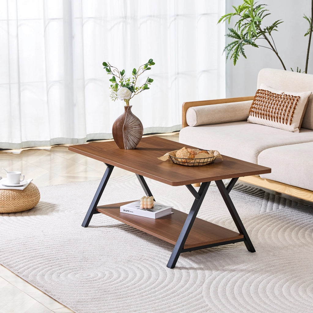 Tavolino da salotto ULEVR 110x57x44,5 cm con ripiano inferiore, MDF effetto noce e struttura in metallo nero