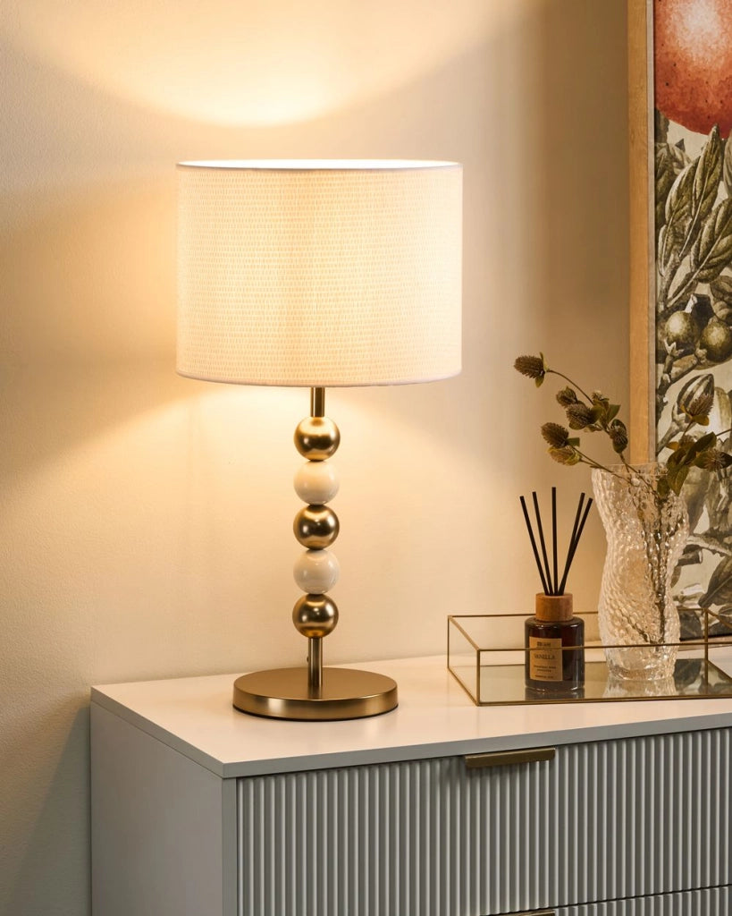 Lampada da tavolo Ottone e beige Ferro Paralume a tamburo in tessuto Lampada da comodino in stile moderno di metà secolo