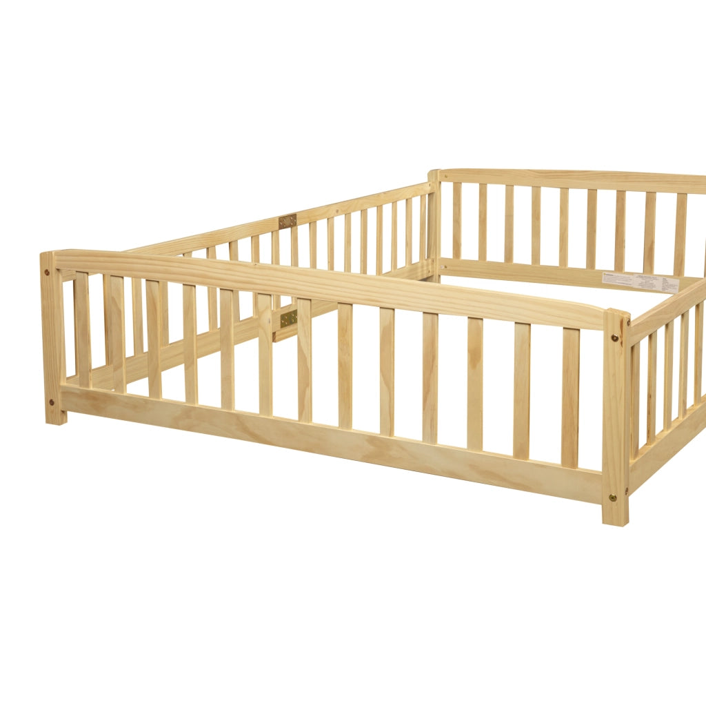 Letto a pavimento per bambini 140x200 cm con sponde di sicurezza in legno naturale