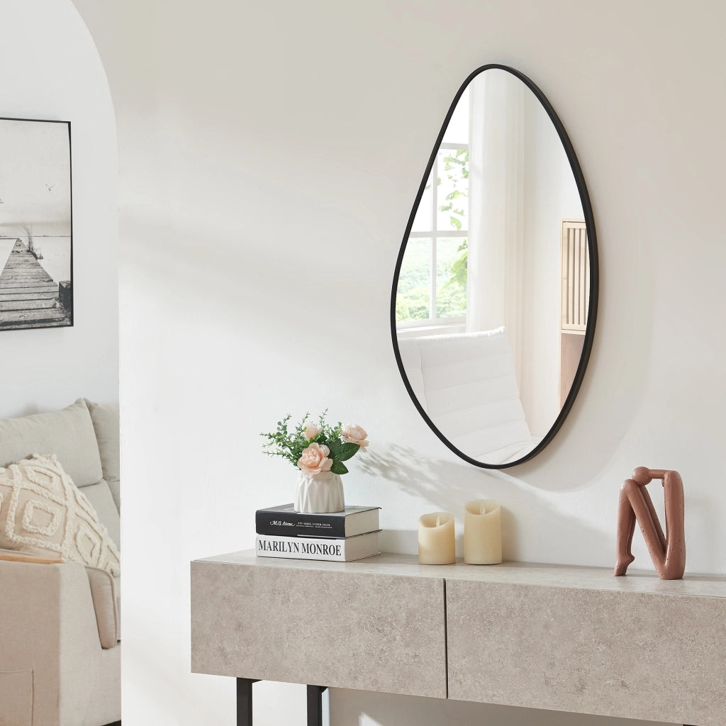 Specchio da Parete Orland con Cornice Irregolare 82x46 cm Nero [en.casa]
