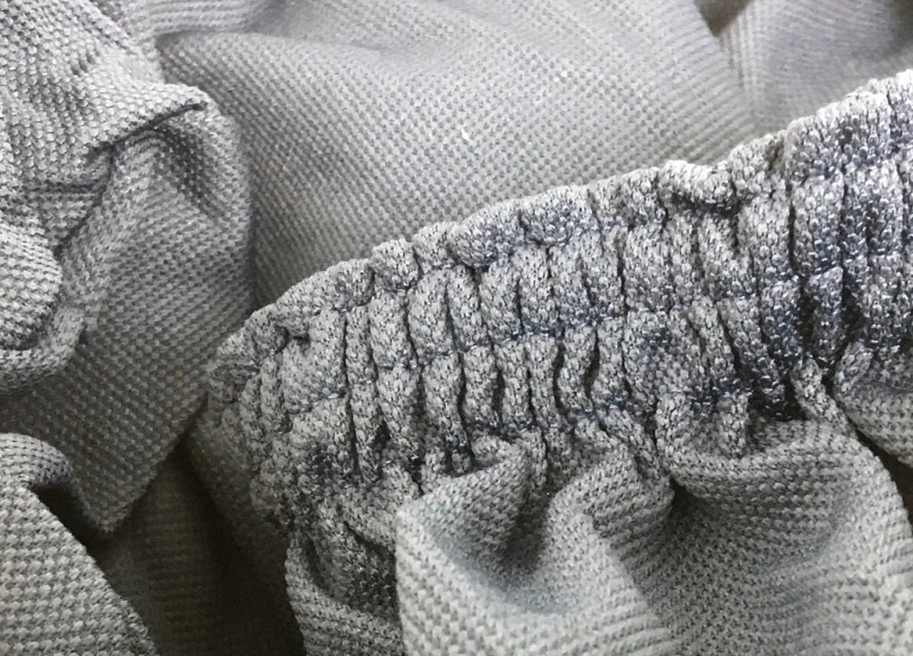 Copridivano Tinta Unita Elasticizzato Antimacchia Modello Sagomato Colore Grigio - 2 Posti - Grigio