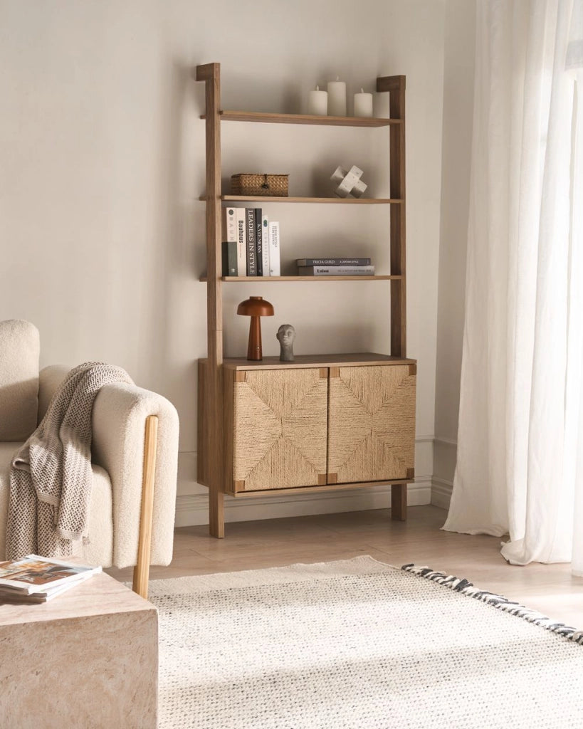 Libreria marrone chiaro in truciolato con ripiani frontali in corda di carta Moderno soggiorno in stile boho