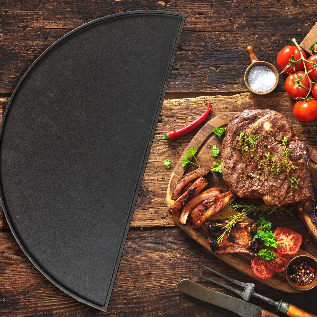Set 1x Piastra in ghisa rigata + 1x Griglia in ghisa, forma a mezza luna, 49,8 x 24,3 cm, per barbecue, bistecchiera, ideale per grigliare carne, pesce, verdure