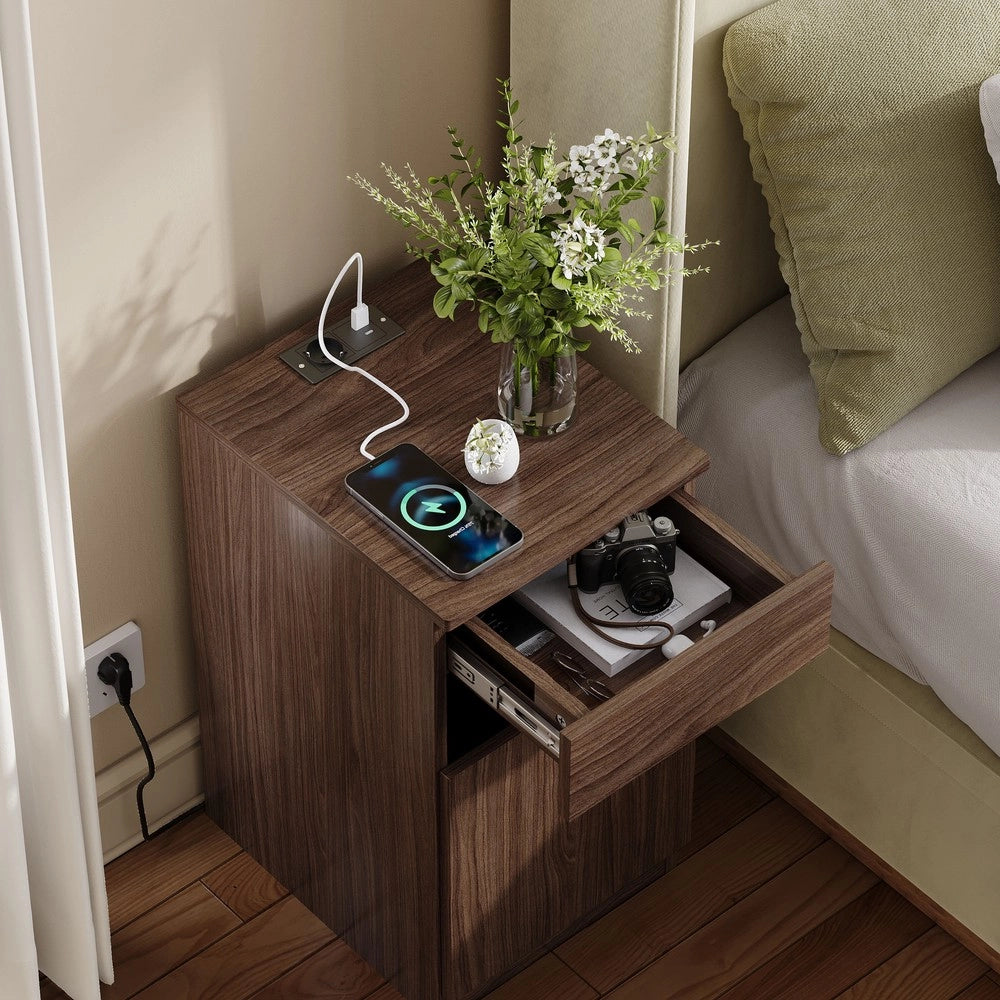Comodino con Carica USB-A/USB-C e Presa Elettrica ¨C Xylo ¨C Effetto Noce, 33x40x61,5 cm