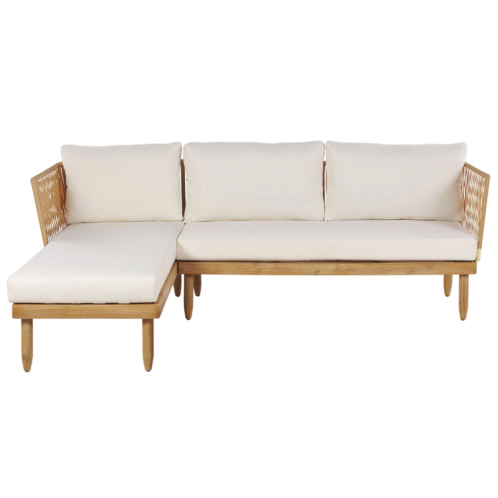 Salotto da esterno in legno di acacia con cuscini bianco sporco e tavolino da caffè con poltrona in finto rattan