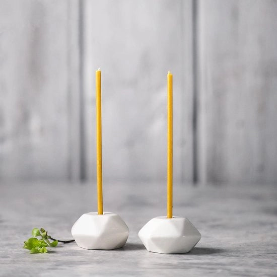 Set di 2 sostenitori di candela a punta per candele sottili – Sostenitore di candela in ceramica artigianale – Sostenitore di candela a punta robusta – Sostenitore di candela per candele strette – Decorazione di interno per soggiorno di Danilovo (Bianco)