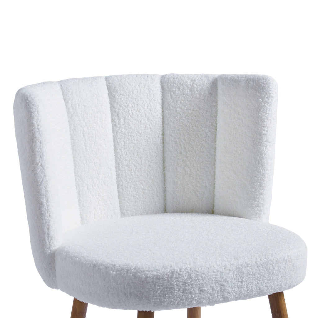 Sedia imbottita bianca in tessuto Teddy con gambe in metallo