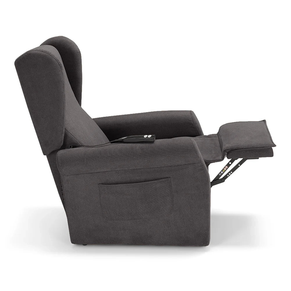 Poltrona relax elettrica PISA MADE IN ITALY per anziani e disabili, 2 motori, 4 ruote, Kit Batteria, reclinazione e alzapersona, Tessuto Antimacchia, colore Grigio