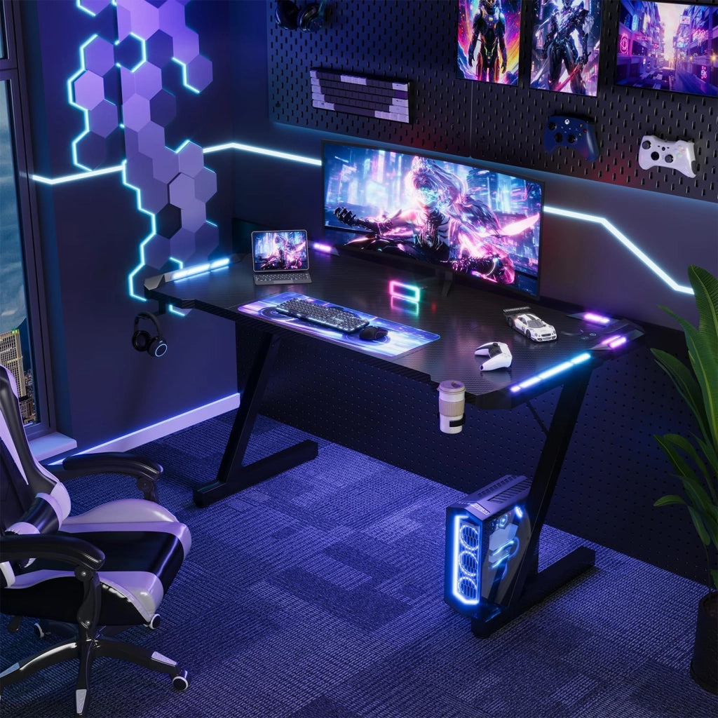 120 x 60cm Scrivania Gaming LED, Tavolo Gaming Ergonomica, Scrivania per Computer con Porta Bicchiere e Ganci per Cuffie, Postazione con Piano del Tavolo in Fibra di Carbonio, Nero