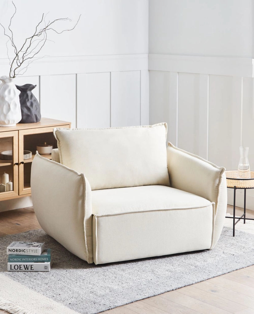 Poltrona Beige Chiaro Rivestimento in tessuto Profilo basso Seduta ampia e profonda Cuscino con schienale Moderno Accogliente