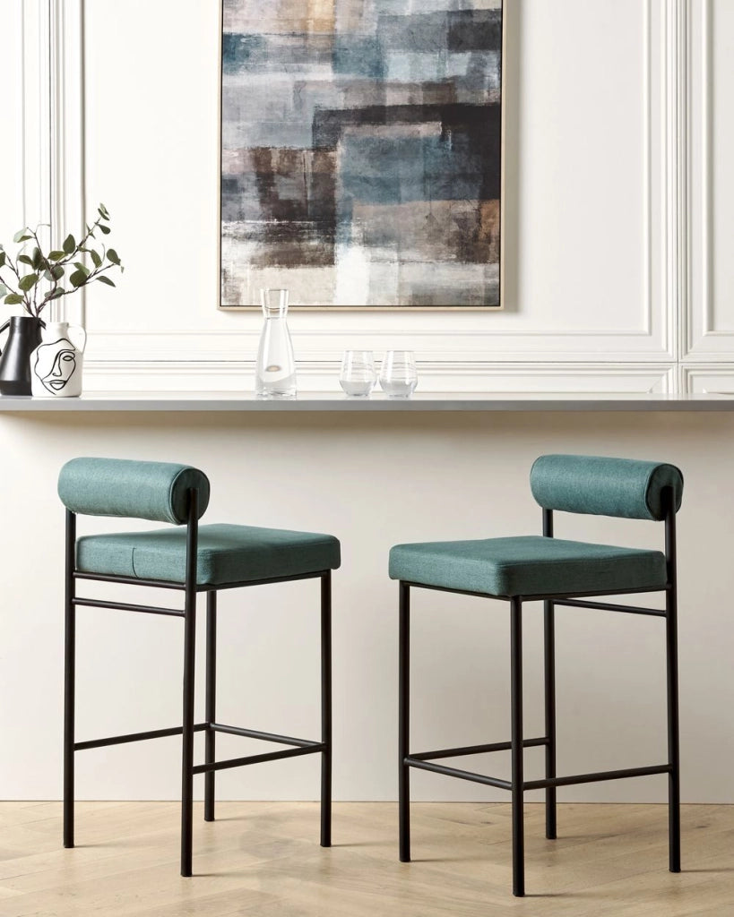 Set di 2 sedie da bar con rivestimento in poliestere verde acqua e gambe in metallo nero Sgabelli senza braccioli con schienale arrotolabile Cucina moderna per la sala da pranzo