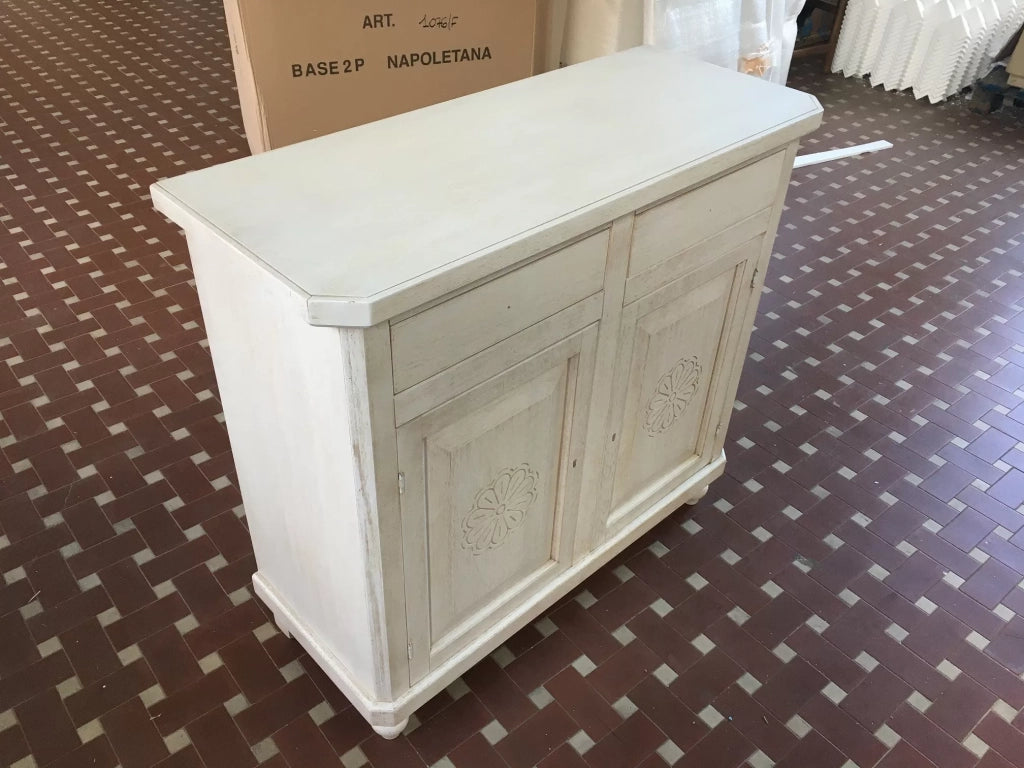 Madia credenza in legno bianco invecchiato e decori l.104 p.43 h.98 - Mobili 2G