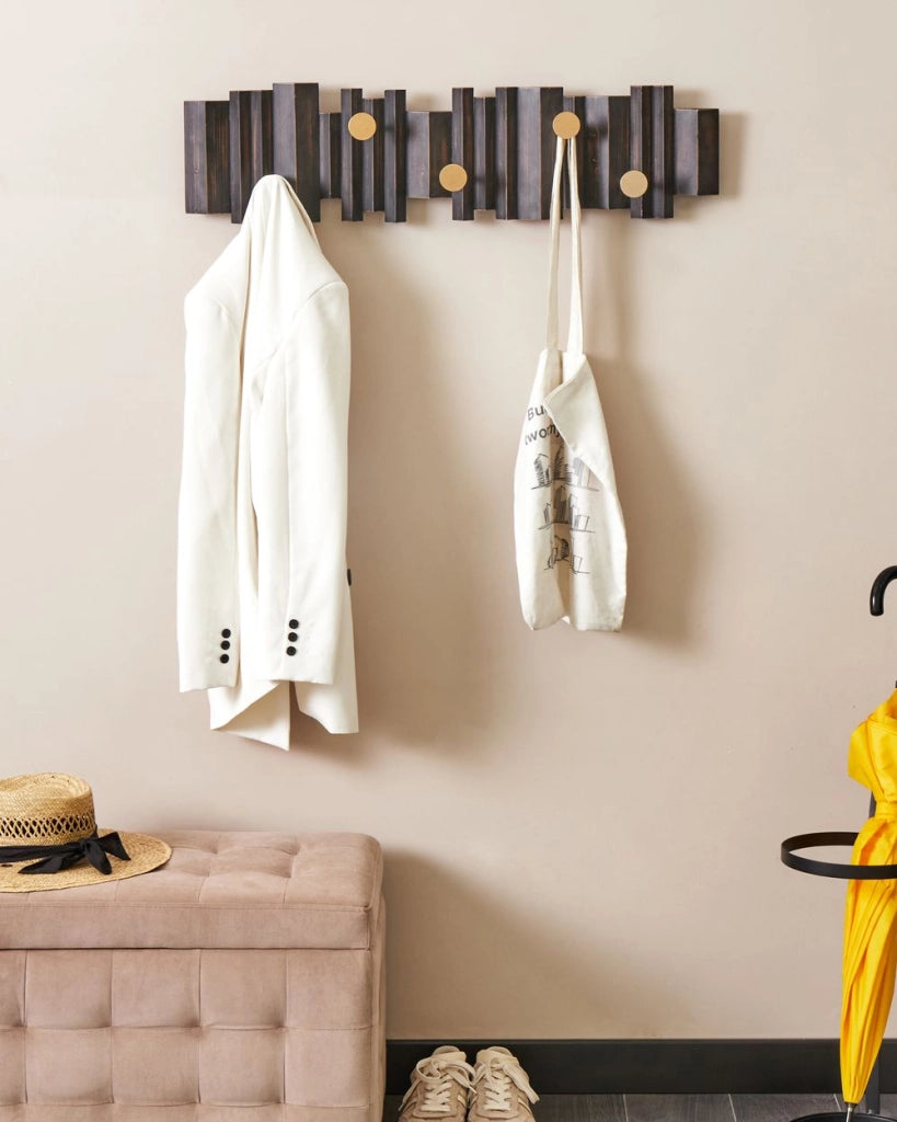 Appendiabiti da parete in legno di abete nero con ganci dorati in metallo, elemento decorativo, accessorio per corridoio