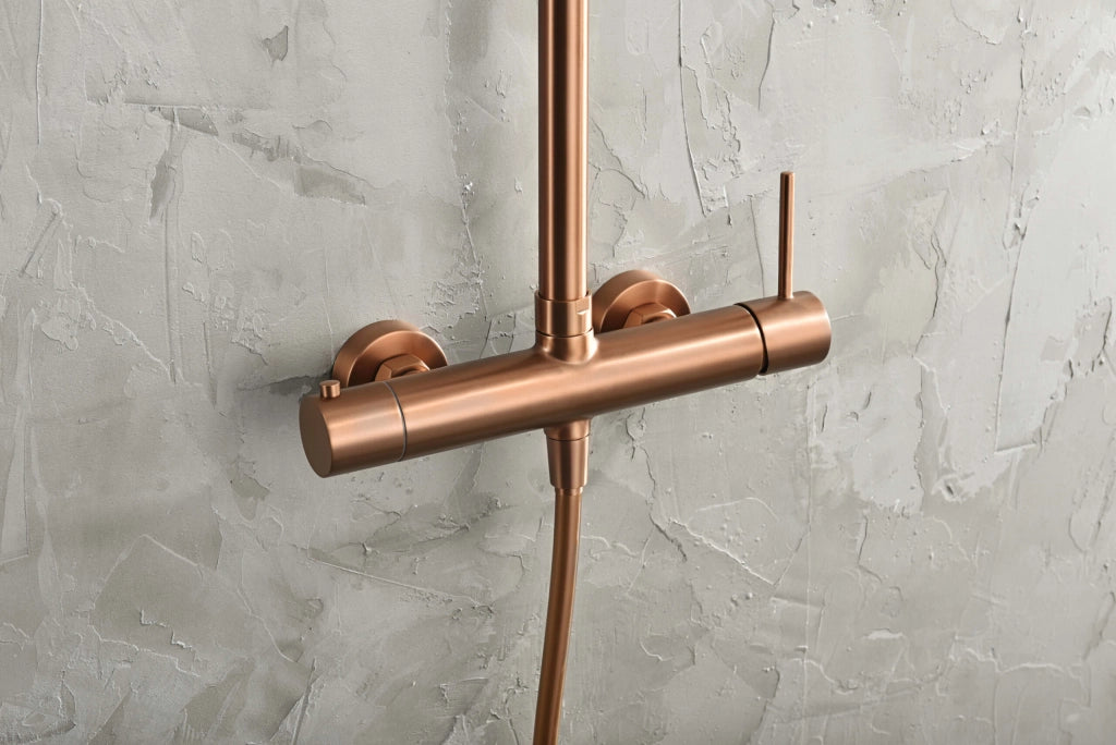 IMEX Colonna doccia monocomando serie Monza in ottone oro rosa spazzolato, soffione anticalcare Ø20 cm, cartuccia ceramica Ø35 mm, asta estensibile, tubo e maniglia, Imex-BDM039-ORC