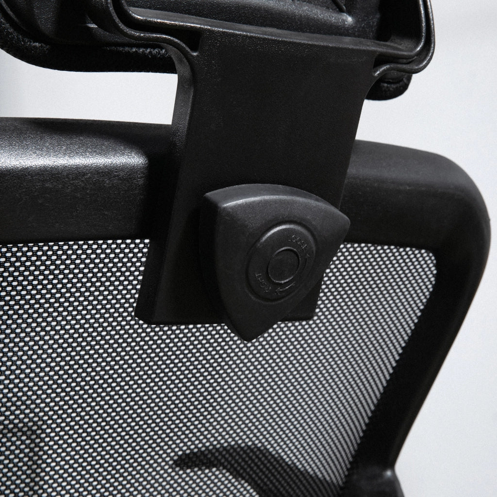 Sedia da Ufficio Ergonomica con Poggiatesta 63x62x106-114 cm in Poliestere e Acciaio Nero