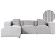 Divano Angolare lato destro in velluto a coste grigio chiaro con cuscini decorativi stile Moderno