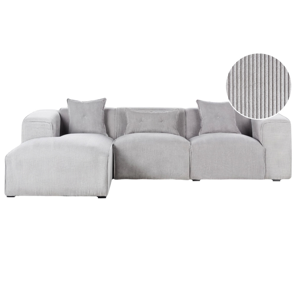 Divano Angolare lato destro in velluto a coste grigio chiaro con cuscini decorativi stile Moderno