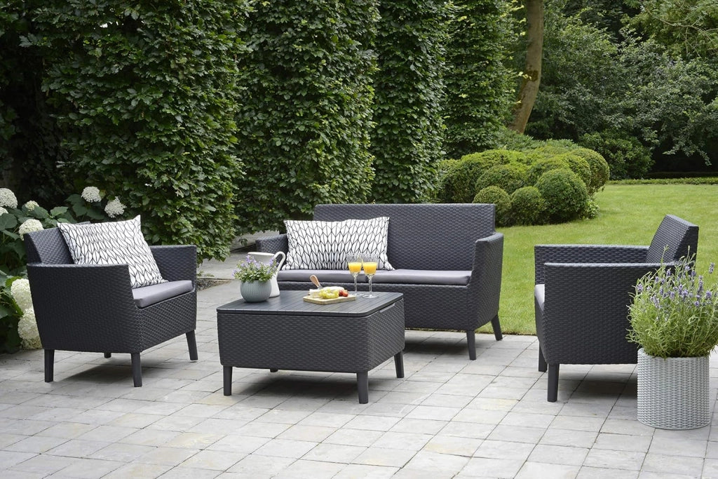 Set da Giardino 4 Pezzi in Rattan Sintetico con Cuscini e Tavolino Contenitore Colore Grafite Modello Salemo Lounge Keter