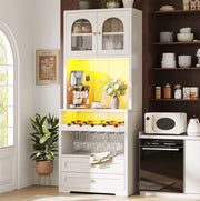 Mobile alto da cucina con LED smart, portabottiglie e USB