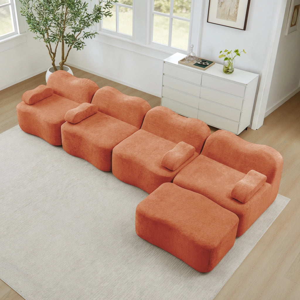 Divano angolare modulare 4 posti senza telaio con pouf; forma ondulata; velluto arancione