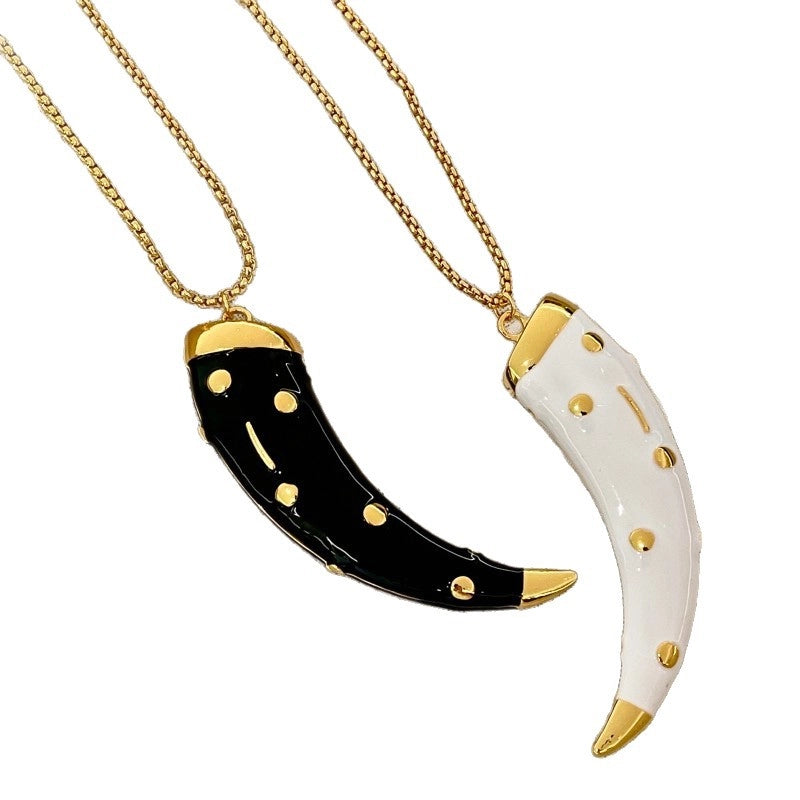 Collana con pendente a forma di corno di toro a doppia faccia dal design di nicchia, lunga catena da maglione vintage.