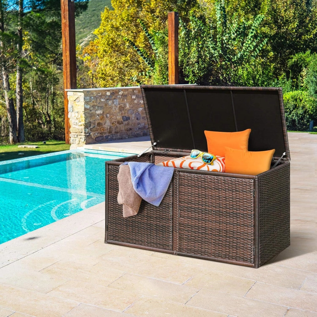 Baule Contenitore da 335L, con Coperchio e 2 Ripiani, Contenitore da Giardino con Telaio in Acciaio, Box per Conservazione di Attrezzi Giocattoli Accessori (Marrone)