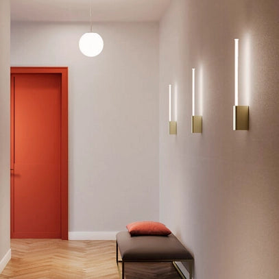 Brilliant Lampada da Parete LED 1 Luce in Alluminio Oro, Design Cilindrico Minimalista per Interni, Tecnologia TRIAC Dimmerabile, H 70.2 cm