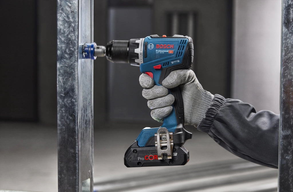 Bosch GSR 18V-65 Professional + Set 2×4,0 Ah Avvitatore Brushless 18V in Kit