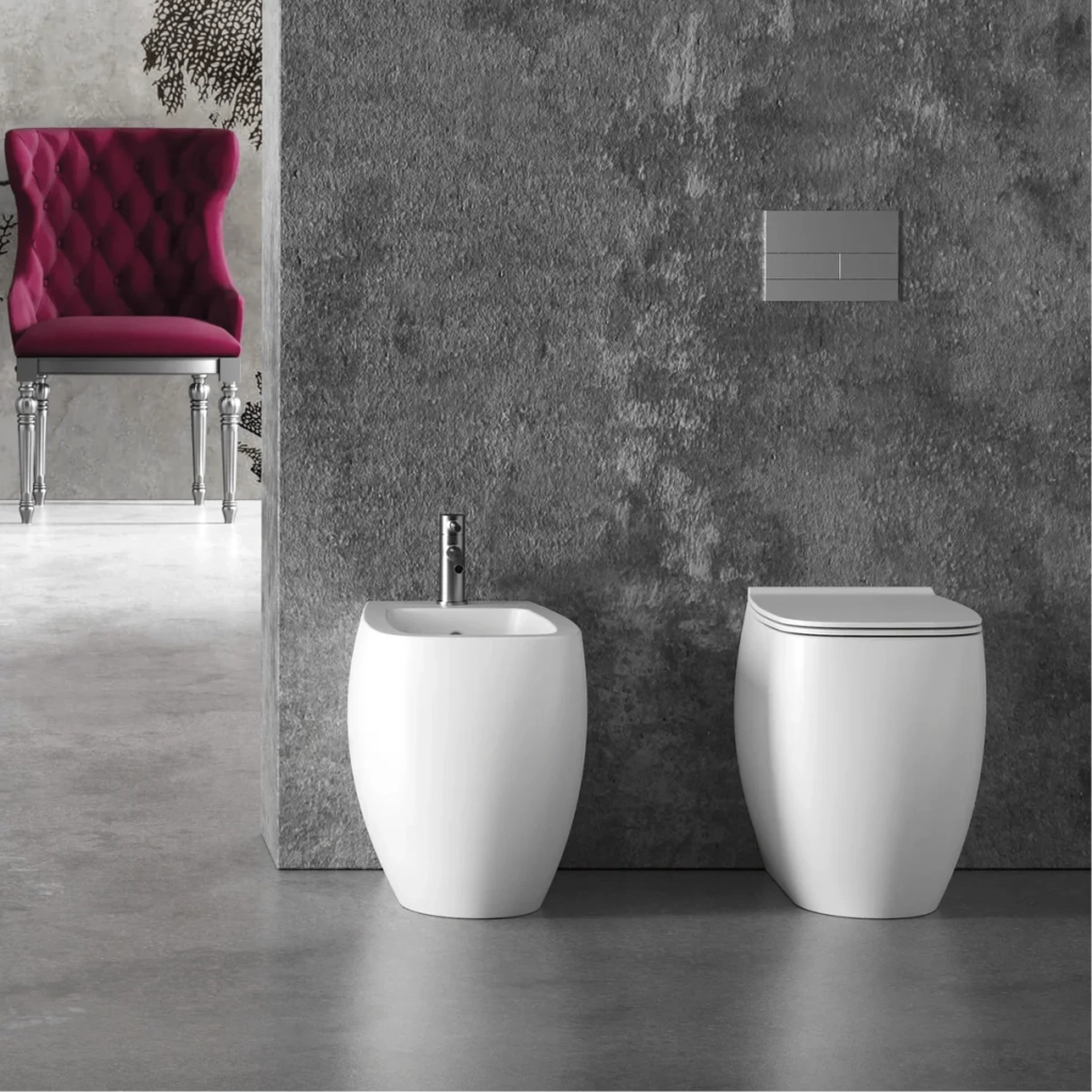 Coppia Di Sanitari Alice Ceramica Da Terra Filo Muro Senza Brida Bianco Lucido "Nur"