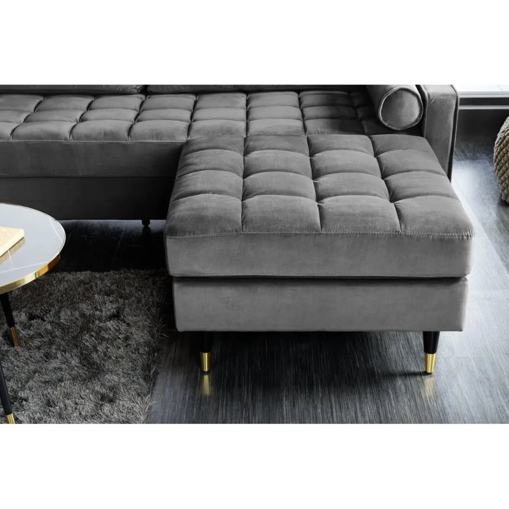 Divano ad angolo reversibile KOLIRI grigio – Divano design in velluto con pouf abbinato