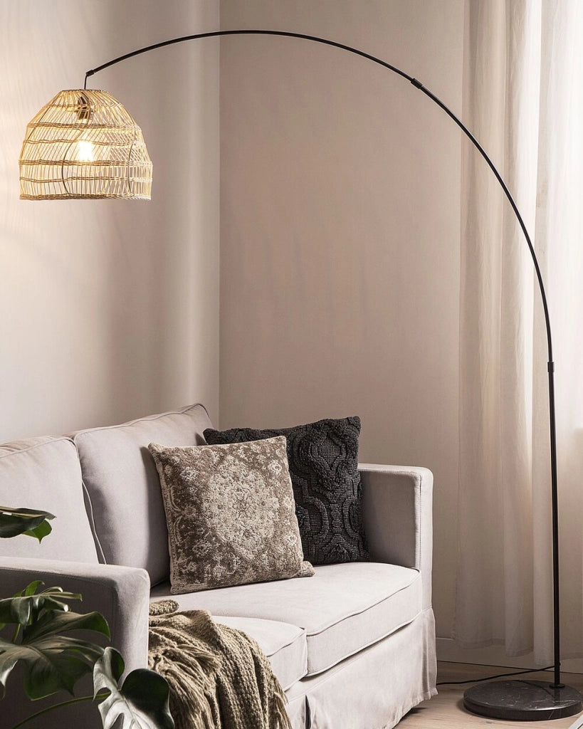 Lampada da Terra Arco in Metallo Nero 195 cm con Paralume in Rattan