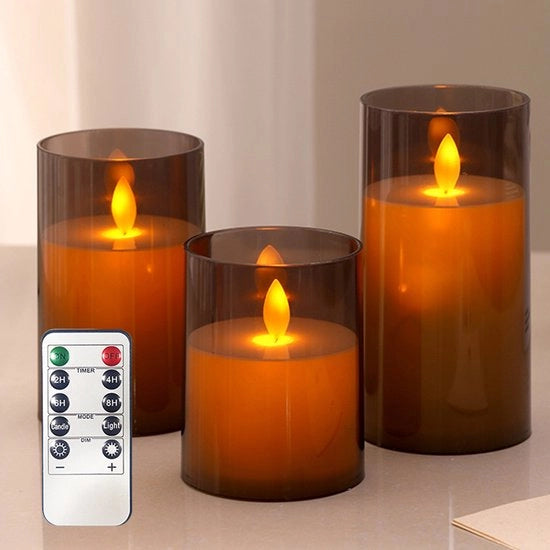 Set di tre candele LED senza fiamma con luce lampeggiante, testa oscillante grigia per la simulazione del movimento della fiamma, forma di una candela cilindrica simulata senza stoppino, inclusa timer e telecomando.