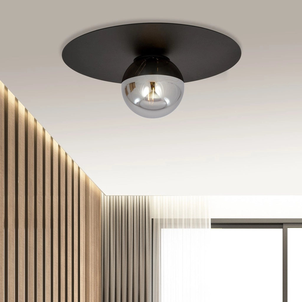 Lampada da soffitto SOLAR con struttura in metallo nero opaco e vetro grafite