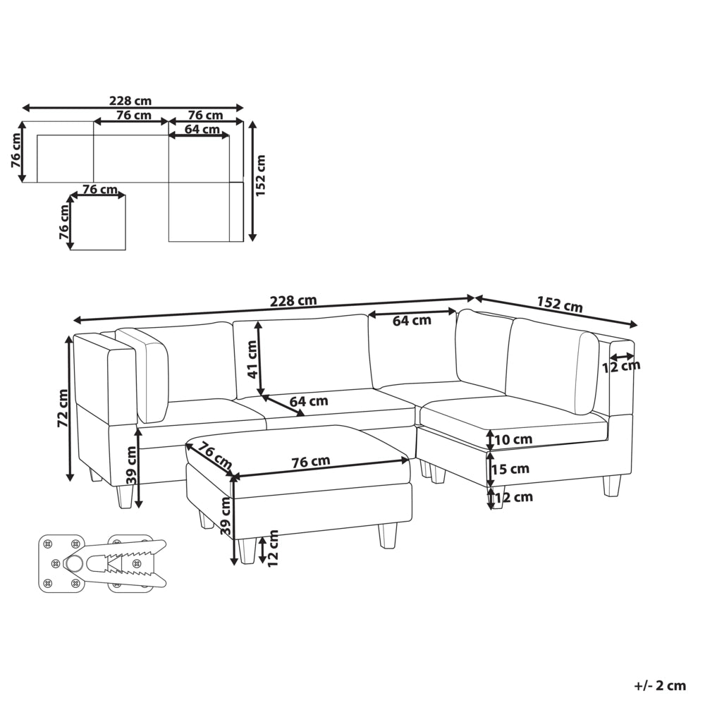 Divano componibile 4 posti imbottito in tessuto nero con gambe nere schienale imbottito lato sinistro con pouf stile moderno