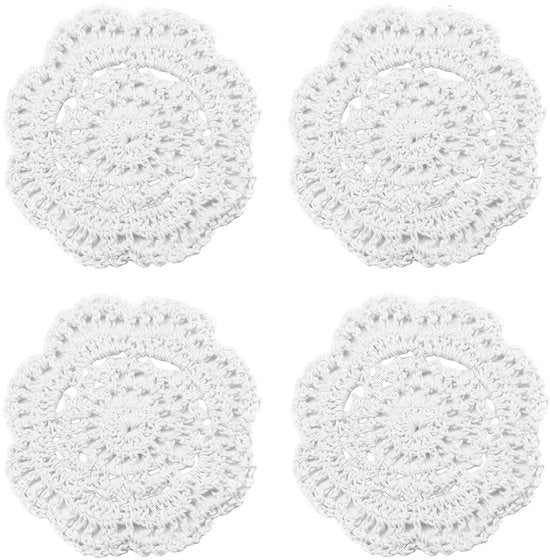 Decorazione da soggiorno elegante a maglia a mano - set di 4 doilies in cotone a maglia.