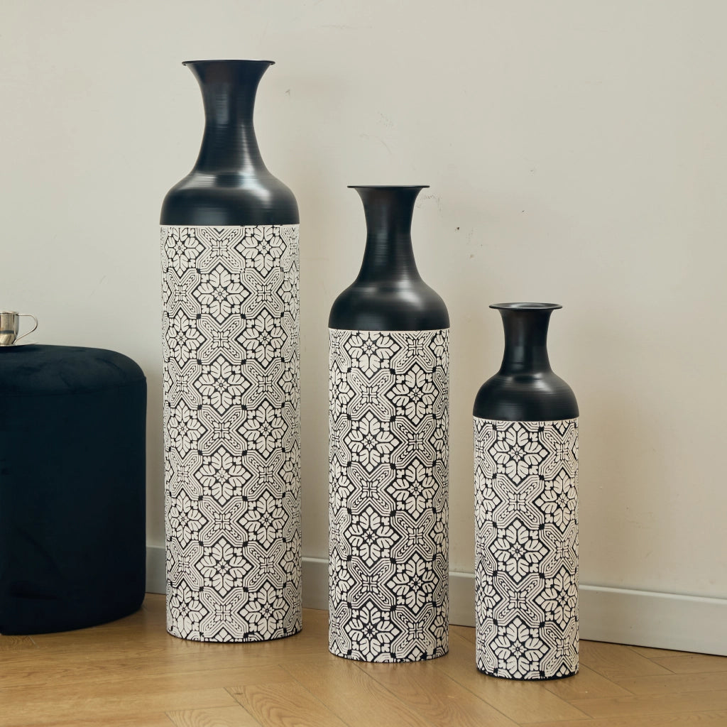 Vaso da pavimento in metallo con motivo geometrico bianco e nero, set di 3 pezzi impilabili 83 65 50 cm