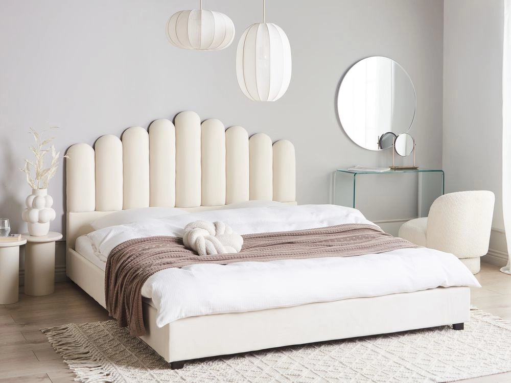 Letto matrimoniale rete a doghe velluto bianco sporco 180 x 200 testiera a conchiglia