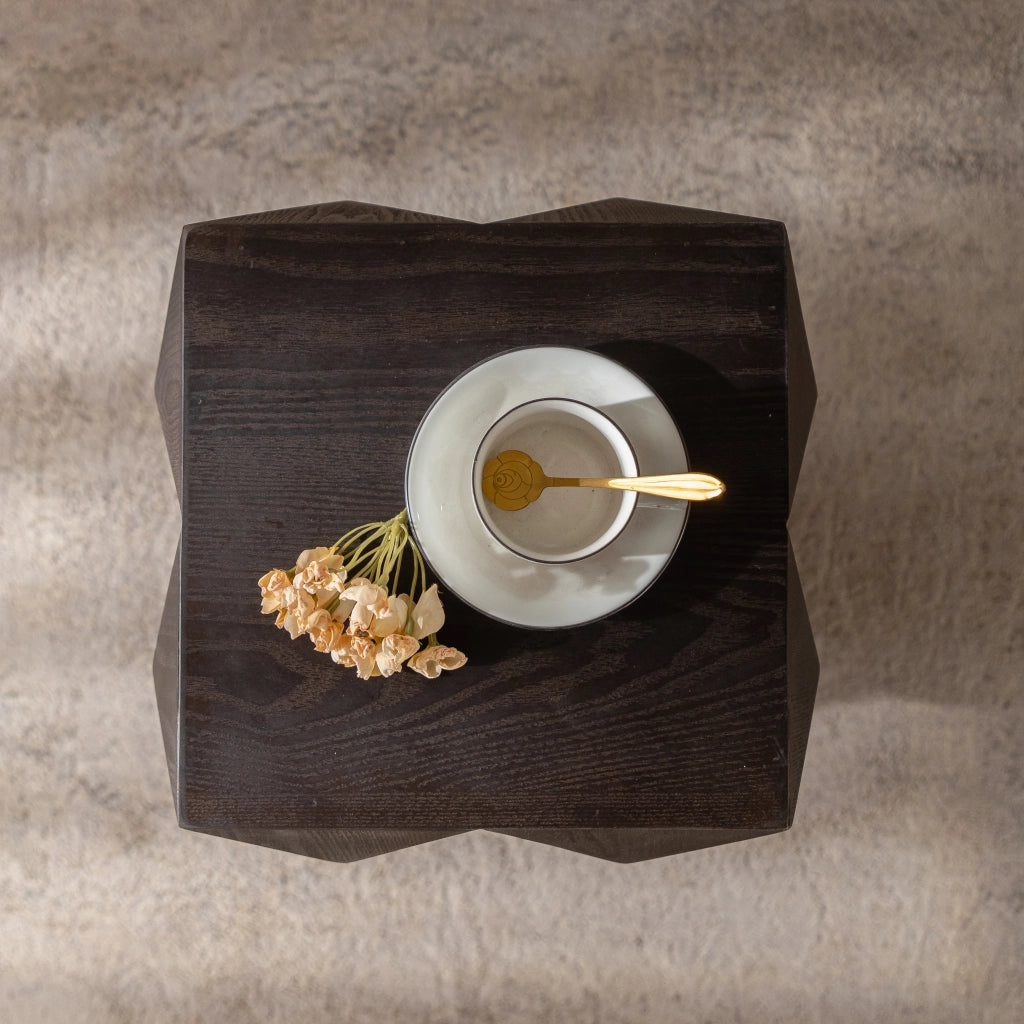 Tavolino basso in legno massello e MDF con rilievo tridimensionale retrò senza montaggio per soggiorno marrone 60 cm